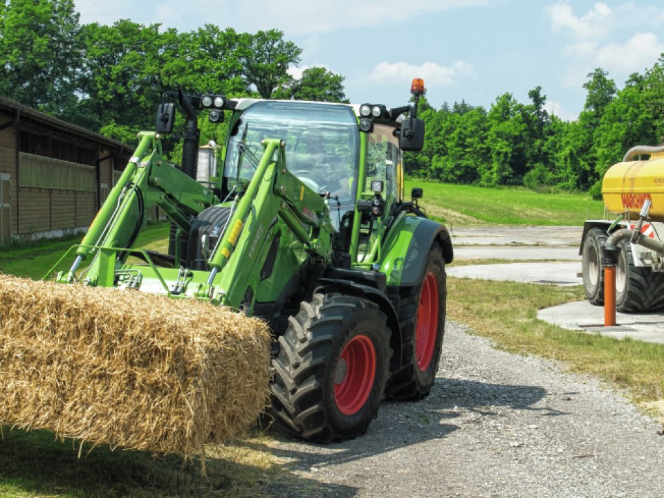 fendt_300_3.jpg